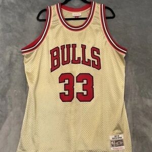 Mitchell & Ness Bulls Jersey - Cream and Red